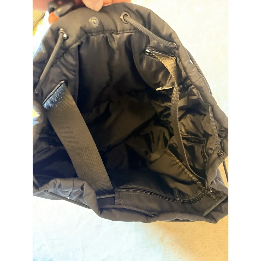 Beyond Yoga Black Mat Bag Drawstring Zip Closure Adjustable Strap 2 Pockets